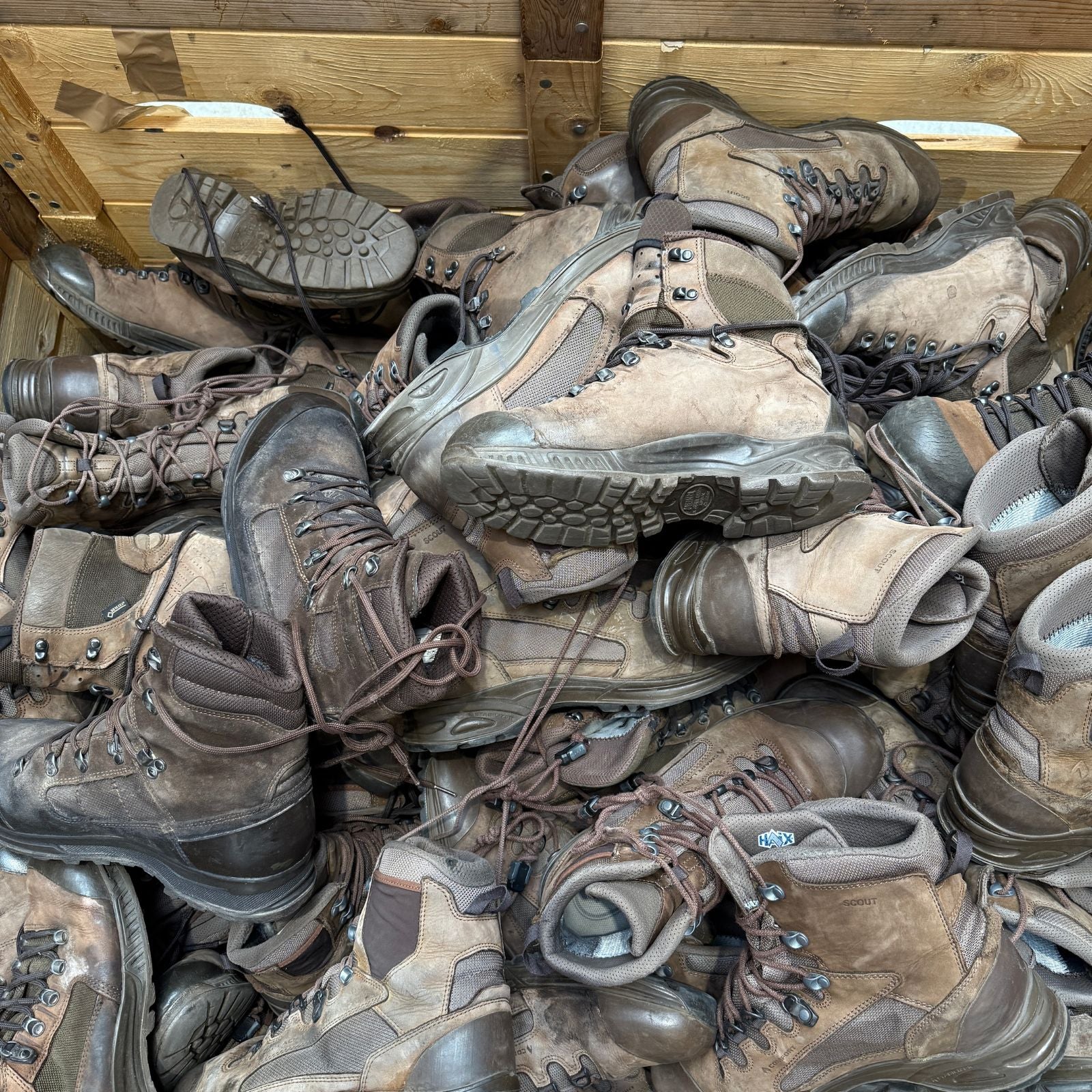 Pallet of 100 DISTRESSED GORE TEX Brown Combat Boots 2 Pallet of 100 DISTRESSED GORE TEX Brown Combat Boots