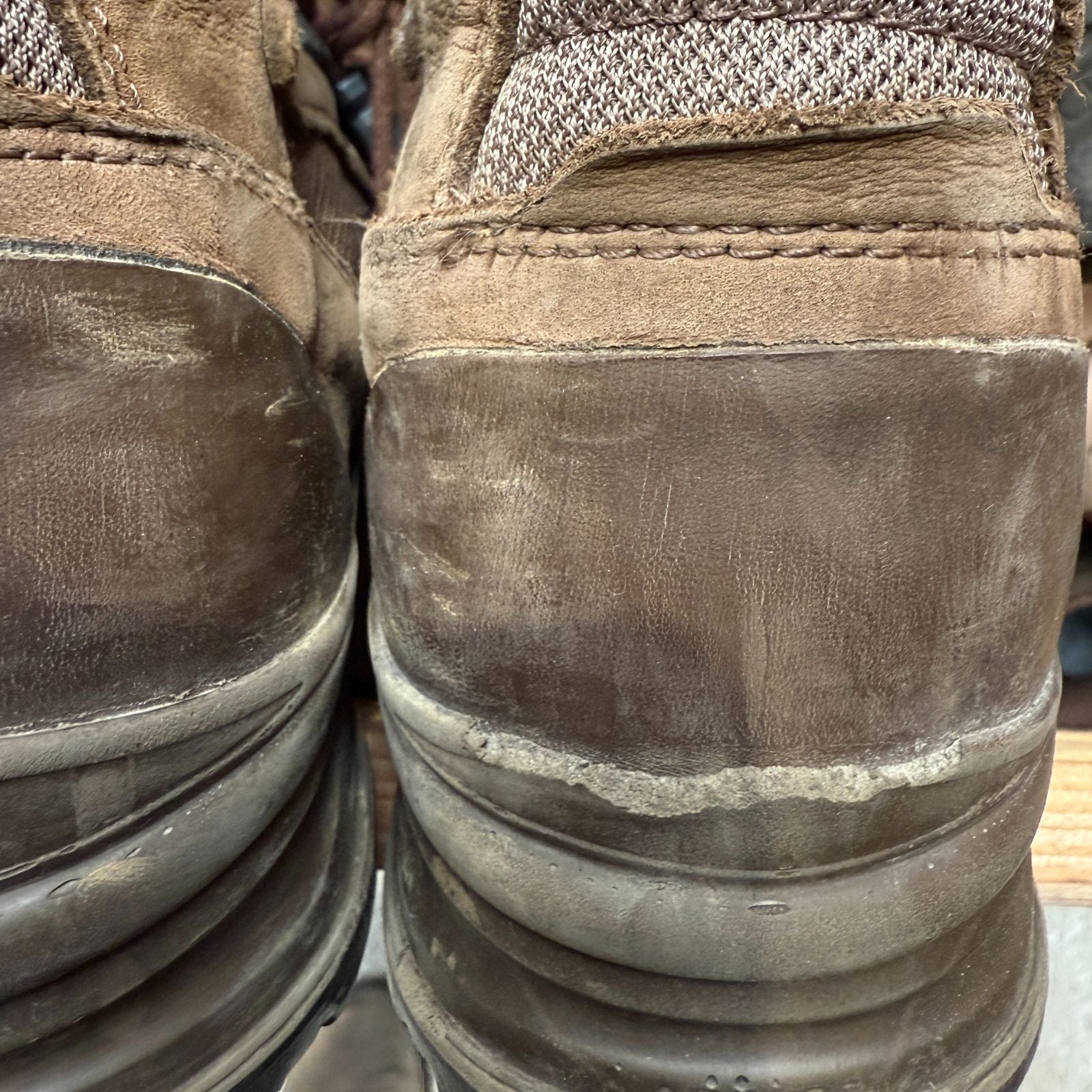 Pallet of 100 DISTRESSED GORE TEX Brown Combat Boots 8 Pallet of 100 DISTRESSED GORE TEX Brown Combat Boots