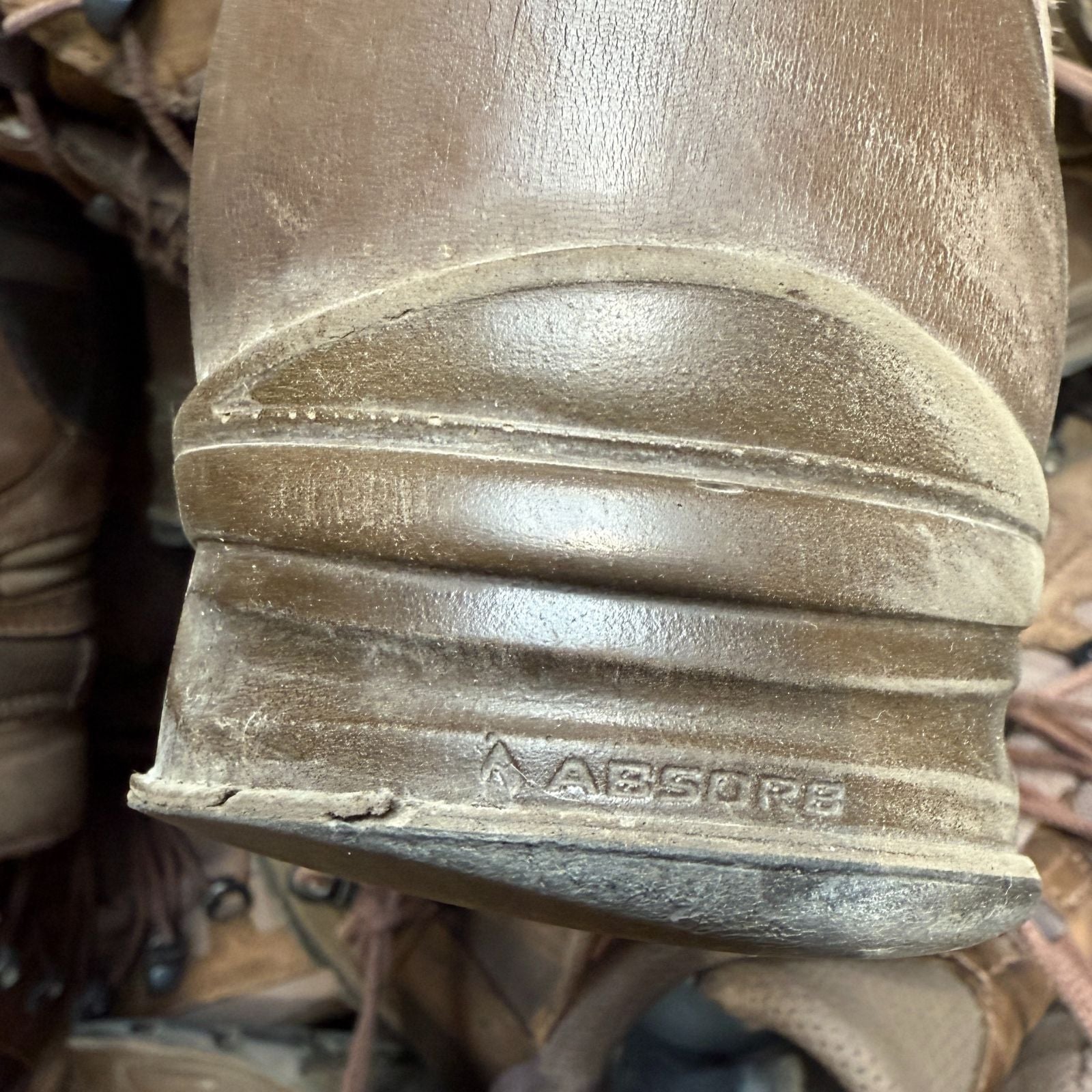 Pallet of 100 DISTRESSED GORE TEX Brown Combat Boots 9 Pallet of 100 DISTRESSED GORE TEX Brown Combat Boots